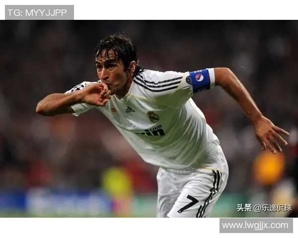 眼罩加持展现足球球星独特魅力与拼搏精神的绿茵传奇故事