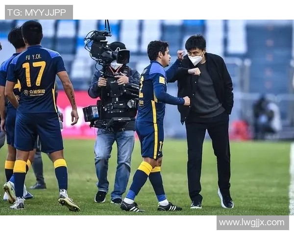 足坛巨星上演惊艳世界波震撼全场引爆球迷无限热情